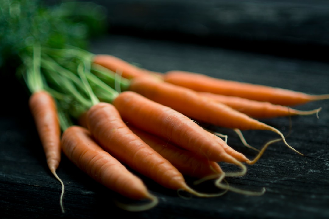 entdecken sie die vielfältigen vorteile von karotten für ihre gesundheit und ernährung. reich an vitaminen und antioxidantien, unterstützen karotten das immunsystem und fördern die sehkraft.