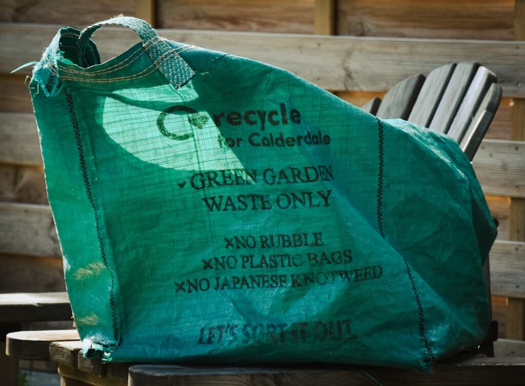 entdecken sie alles über knotweed, eine robuste pflanze, die oft als invasiv gilt. erfahren sie, wie man sie erkennt, bekämpft und warum sie wichtig für das ökosystem ist.